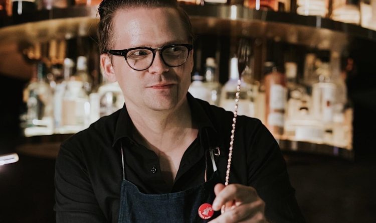 Akoya Beach Lounge Welcomes Knut Randhem for the Ultimate Guest Shift Series - TRAVELINDEX